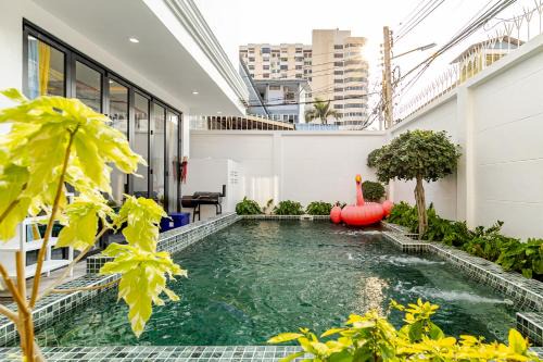 Pattaya Bay Villa | 芭提雅步行街旁 9卧室泳池别墅