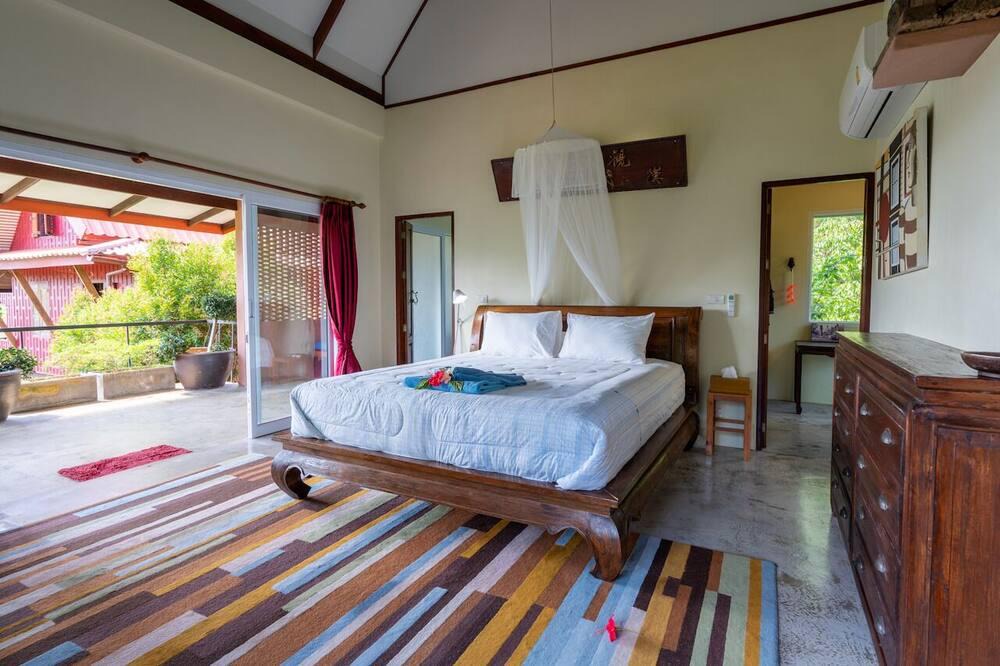 Nuea Khlong Apartment | 1 bedroom apartment, with balcony and sea view