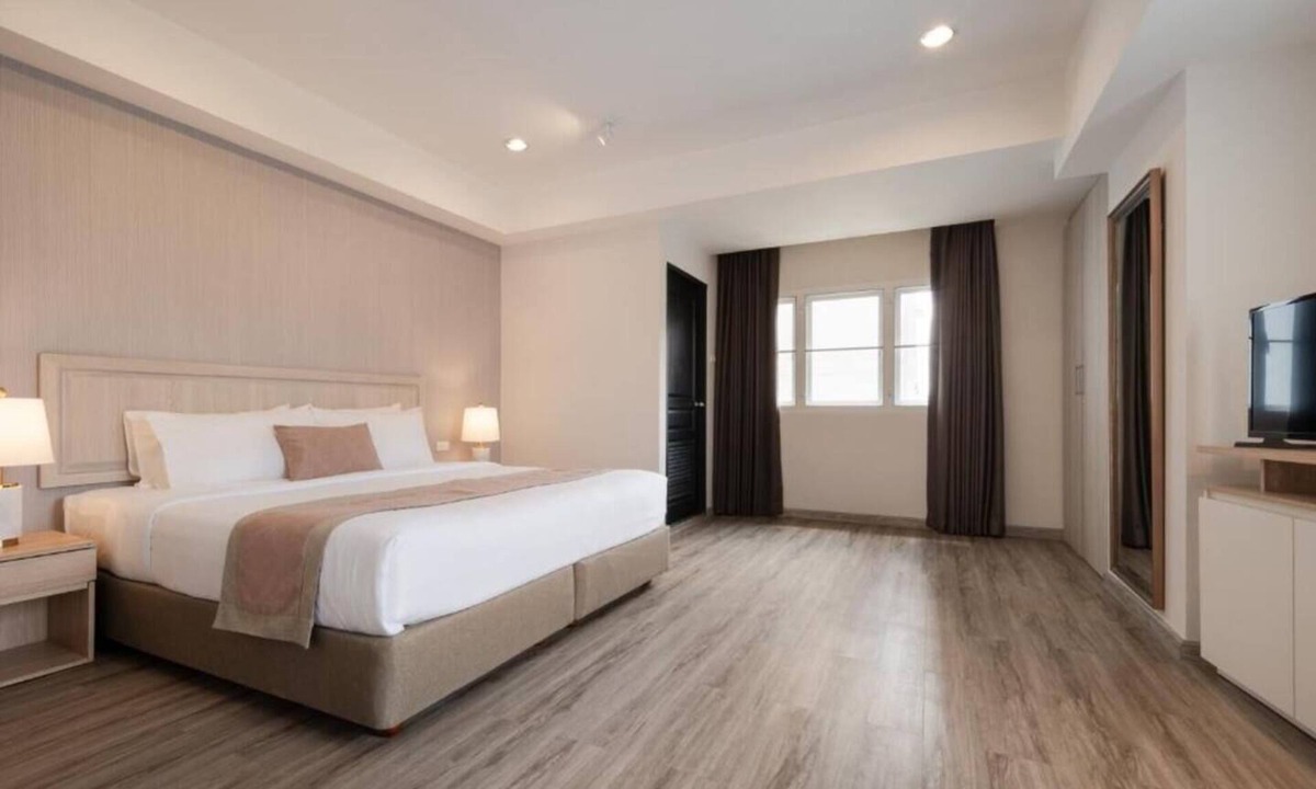Ploenchit Condo | 1 BR Ruamrudee/service/Monthly