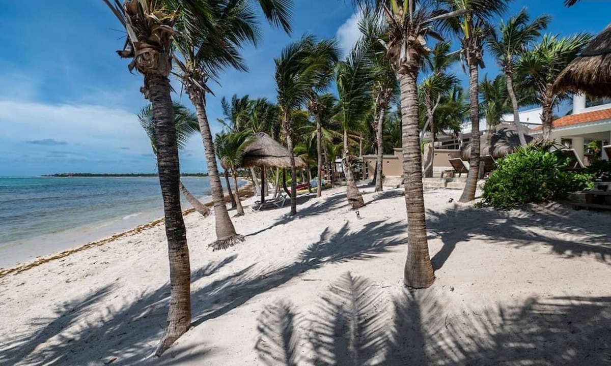 Soliman Bay Villa | 12-bedroom beachfront Soliman Bay Villa for 34 guests!