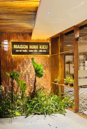 Ninh Kieu Apartment | 202MSNK Luxe Studio w Balcony & Kitchen