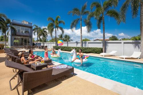 Thep Kasattri Villa | 3BR Pool Access Villa near Mission Hills Golf - Argent 7