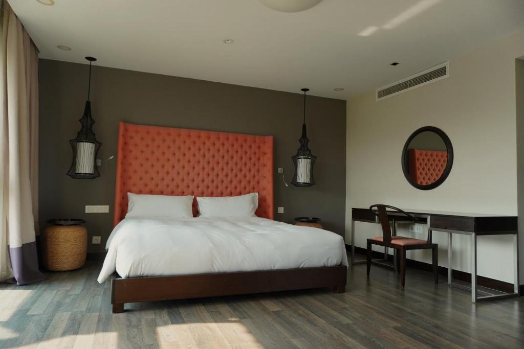Ngu Hanh Son Resort | 4BR Private Pool Villa - 1 Min to Beach - Premier Village Da Nang