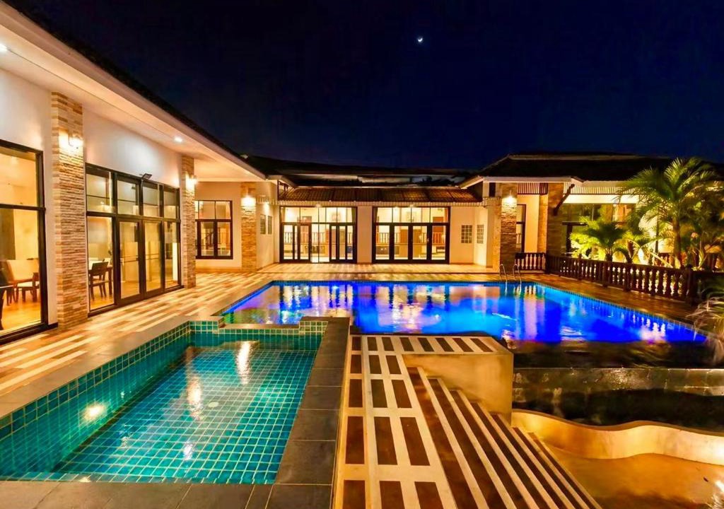 Hin Lek Fai Villa | 5BR Villa for 10 Private Estate Hua Hin