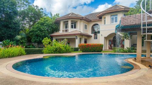 Kathu Villa | 7 Bedroom Pool Villa in Kathu (SV1)