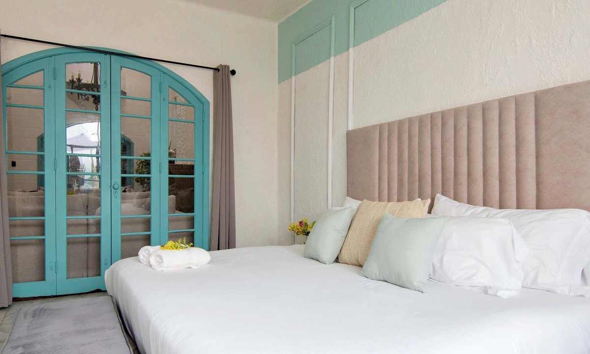 Hipodromo House | 8BR House with Patio · 18 Guests · Condesa