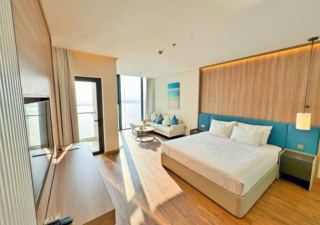 Ha Long Apartment | Alacarte condo - right on beach - high floor