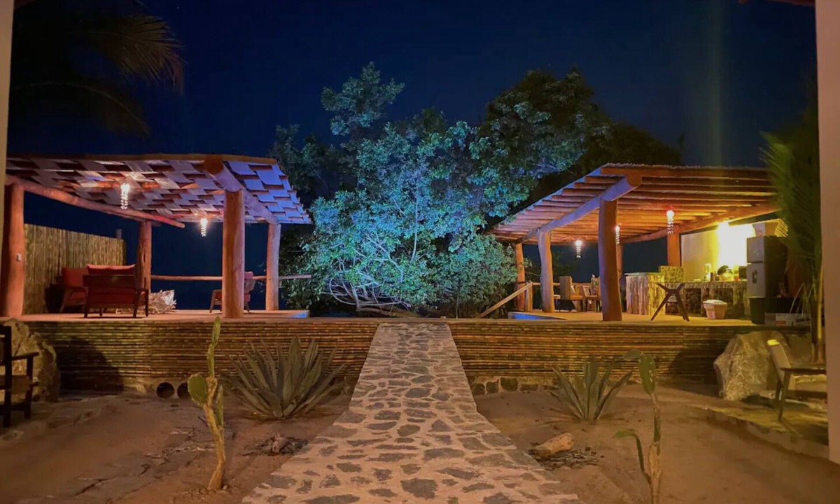 Zihuatanejo de Azueta Villa | Amazing private beachfront Village