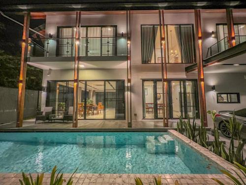 Chang Phueak Villa | Ang Kaew Pool Villa 4BR 5 Min Drive to Nimmanhemin