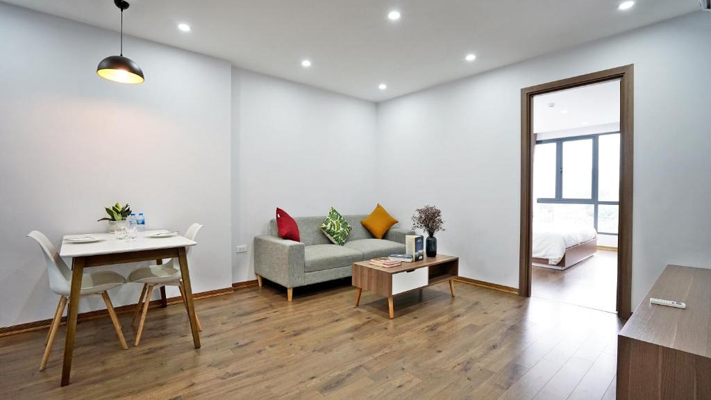 Nhat Tan Apartment | ARL Trinh Cong Son Hotel