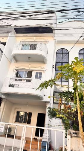 Wang Thonglang House | Bangkok villa with 3 bedrooms