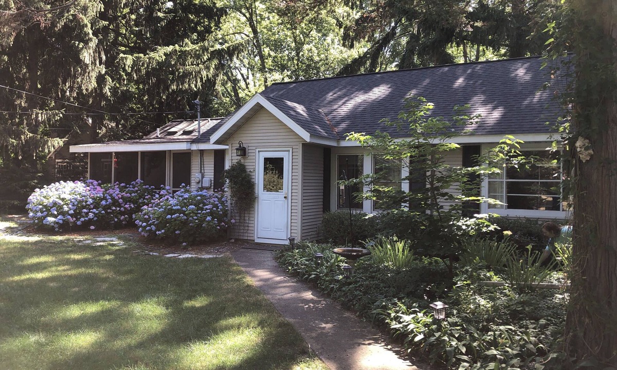 Harbert House | Beautiful Private Harbert Beach cottage well appointed on a quiet private lane
