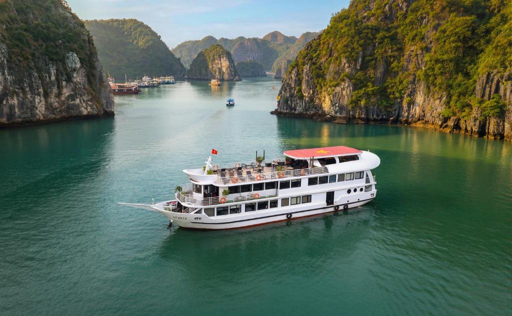Cat Ba Boat Rental | Beka Cruise