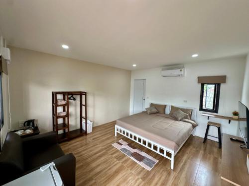 Cherngtalay Hotel | Bike Works Inn Bang Tao