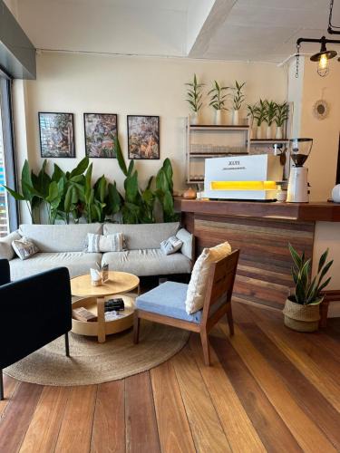 Thong Sala Hostel | Blessings Home & Café