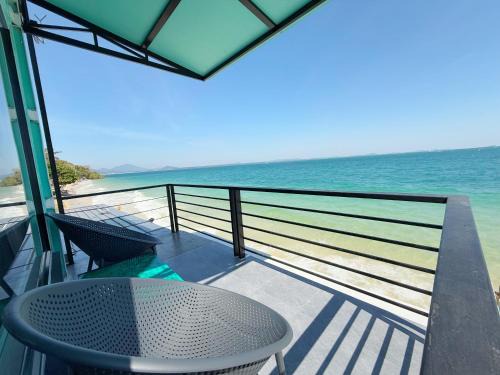 Rayong Hotel | C smile samed resort