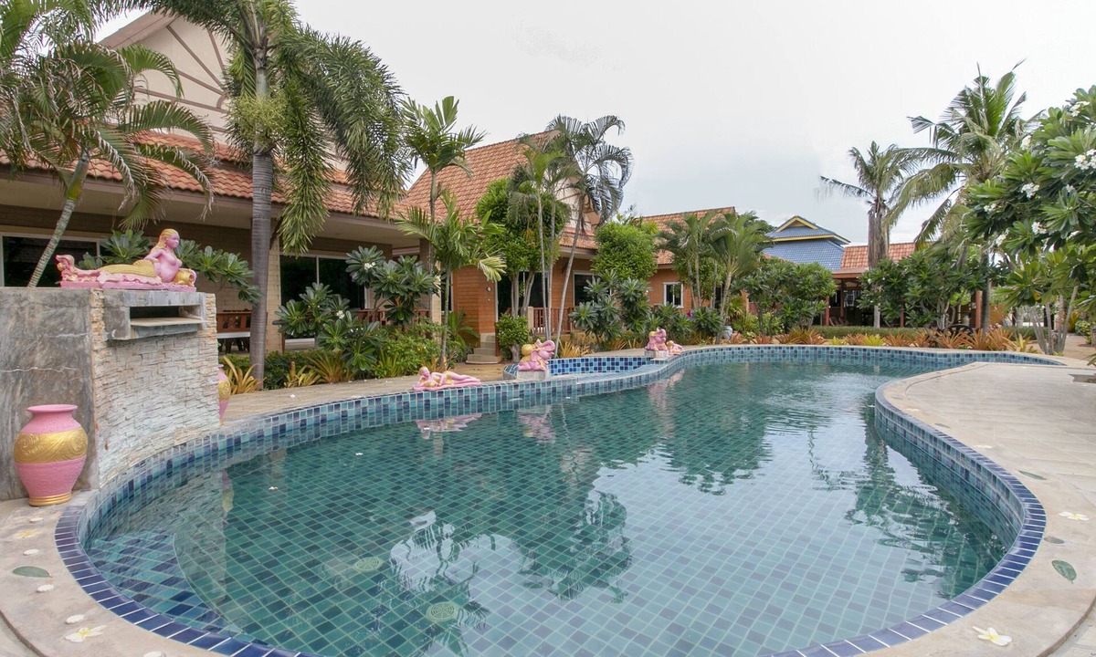 Hin Lek Fai Hotel | Capital O 961 Baan Dow Chompoo Resort