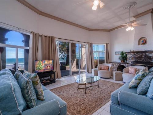 Villas de Las Palmas House | Casa Matas Spacious 6-bedroom for up to 13 guests.