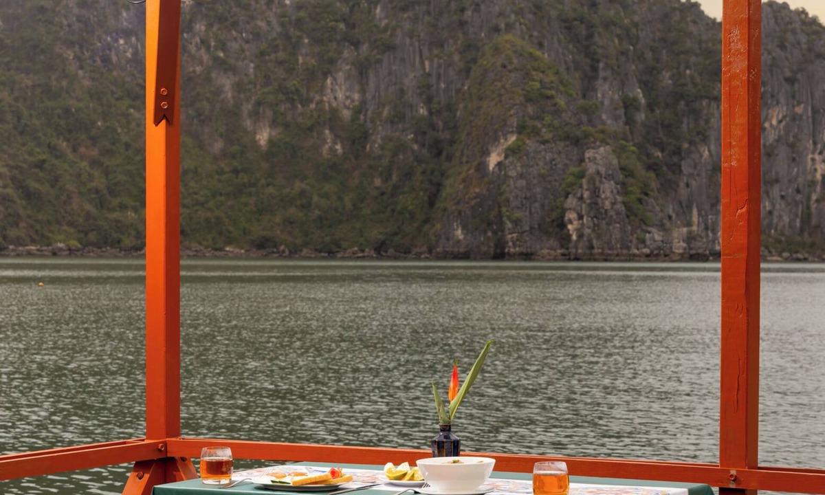 Cat Hai Boat Rental | Cat Ba Fishing Village Bay House