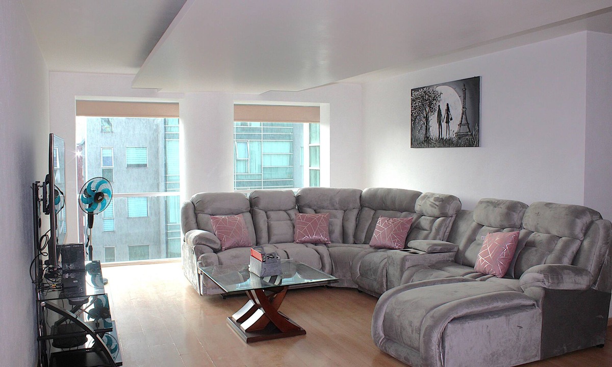 Reforma Apartment | Centrally located in the heart of Reforma, 3 minutes from Chapultepec Park.