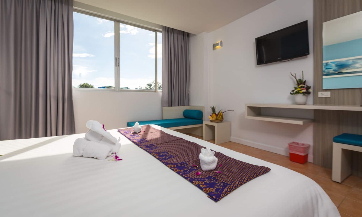 Karon Hotel | City View superior room #12, 3 mins to Karon beach