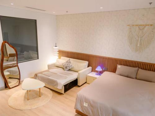 Bai Chay Apartment | Cozy Balcony Studio Near Sun World - The Holiday Ha Long