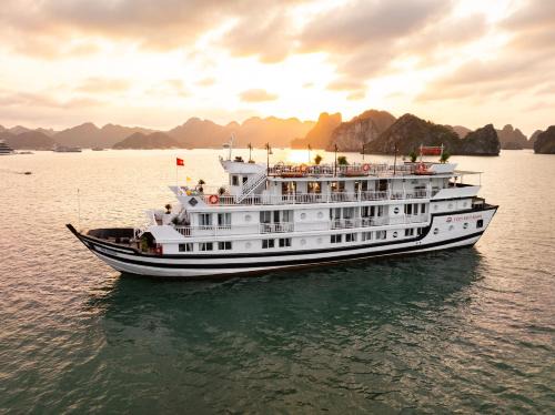 Ha Long Boat Rental | Cozy Bay Grand Cruise