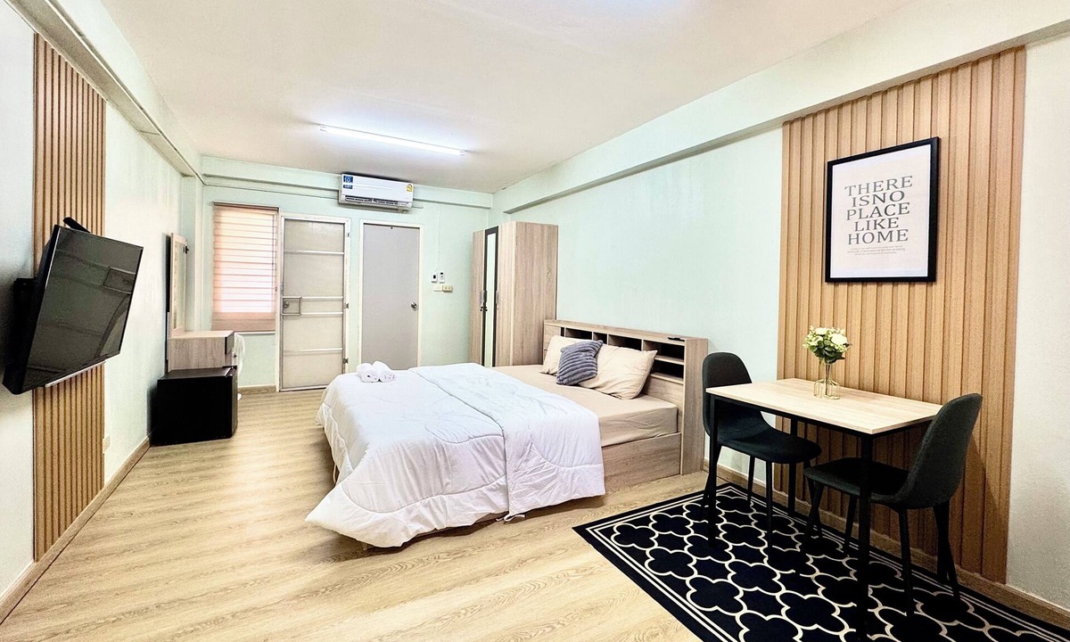 Ramkhamhaeng Apartment | Cozy Budget 1b1b Heart of Ramkamheng with Wi-fi