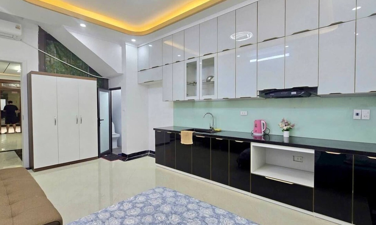 Quang An Apartment | “Cozy Ground Floor Apartment w/Kitchen, Sofa & Elevator – Tay Ho”