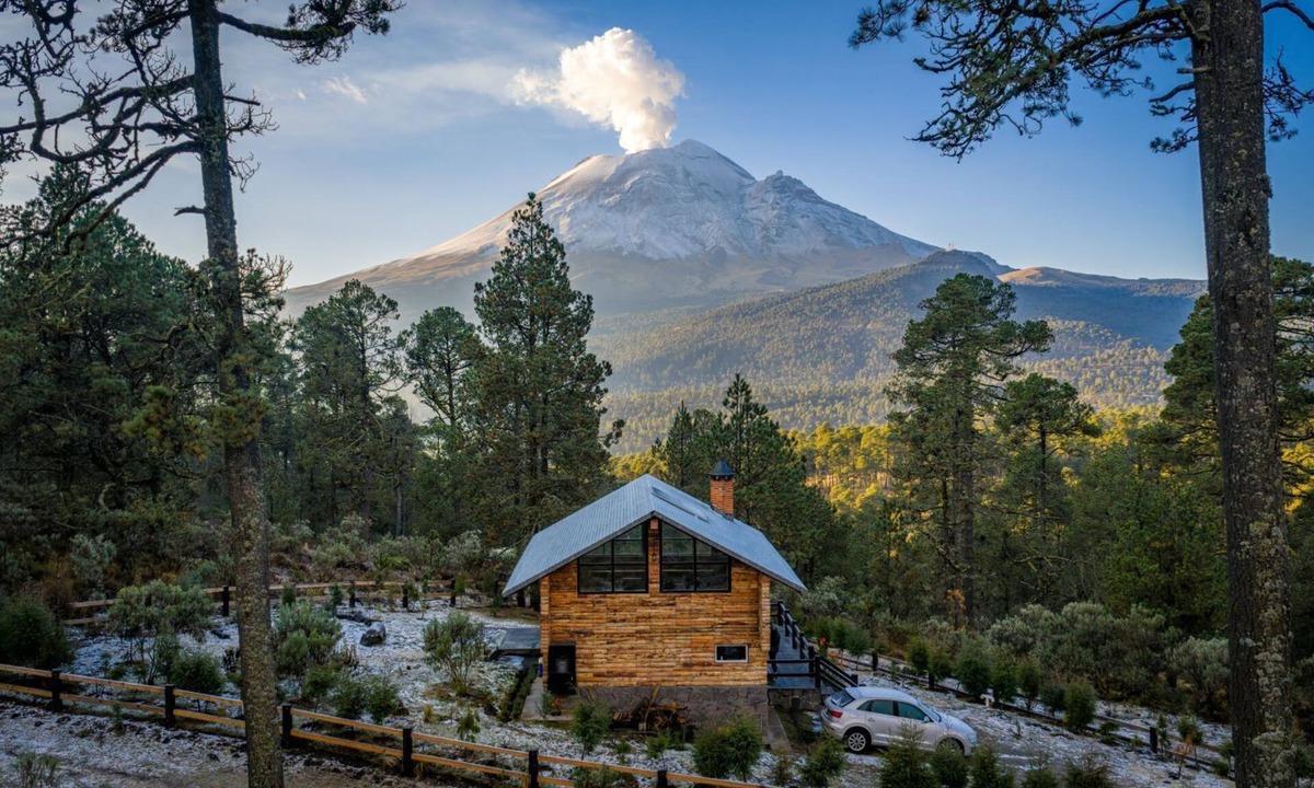 San Nicolas de los Ranchos Cabin | Cozy off-grid cabin with direct views of active volcano - from CDMX or PUEBLA