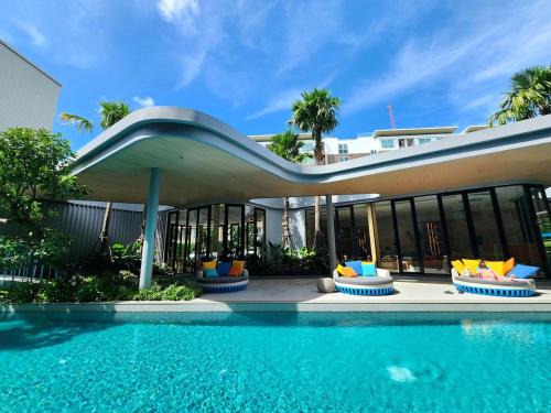 Kathu Apartment | Cozy Palm Haven apartment