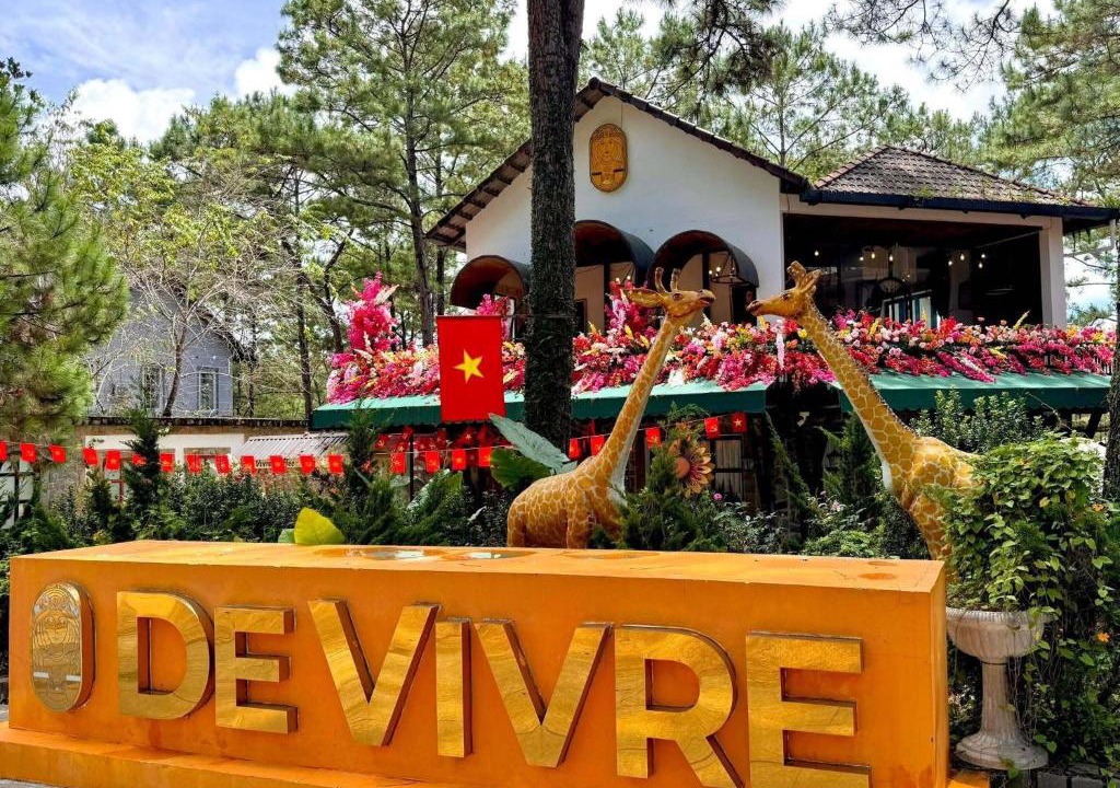 Kon Plong Hotel | De Vivre Café & Home
