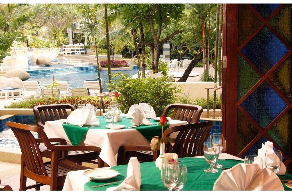 Patong Hotel | Deluxe Partial Seaview Room #03