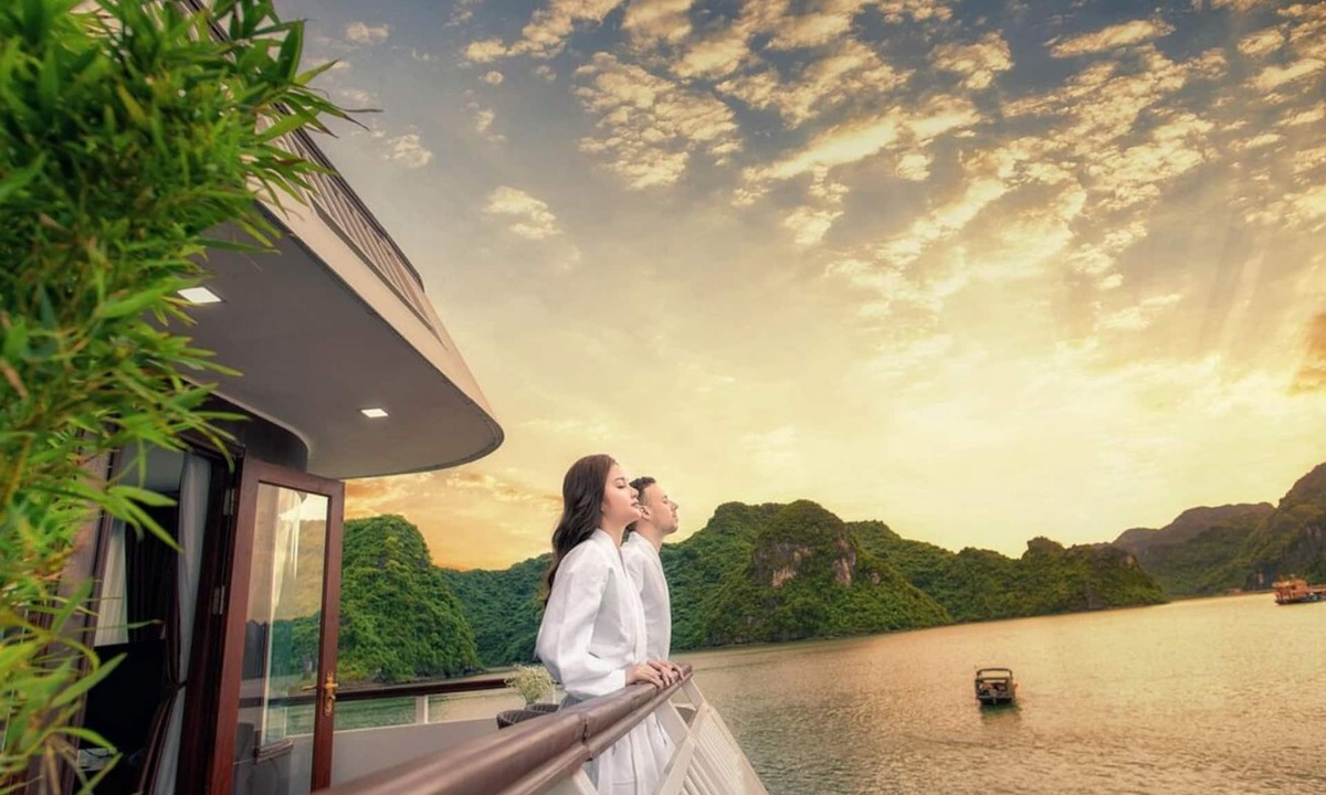Ha Long Hotel | Dora Cruise