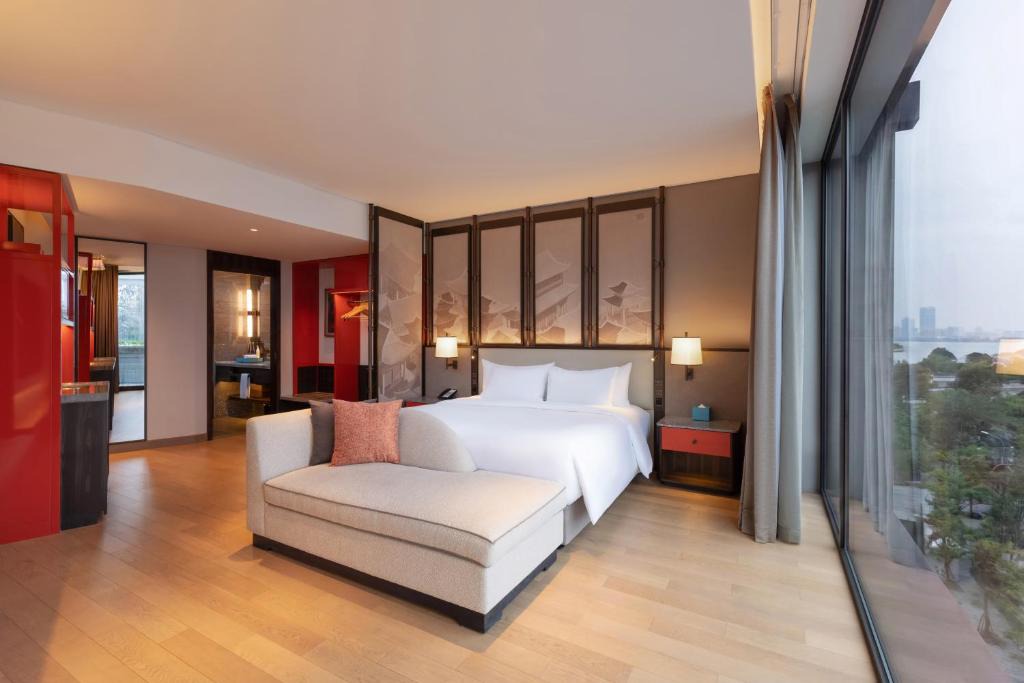 Nhat Tan Hotel | Dusit Le Palais Tu Hoa Hanoi