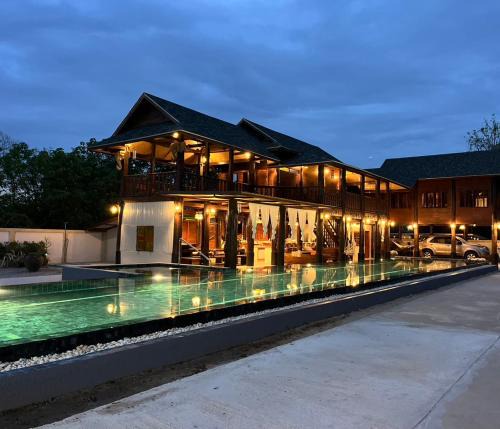 San Pa Thong House | Elephant House and Pool Villas
