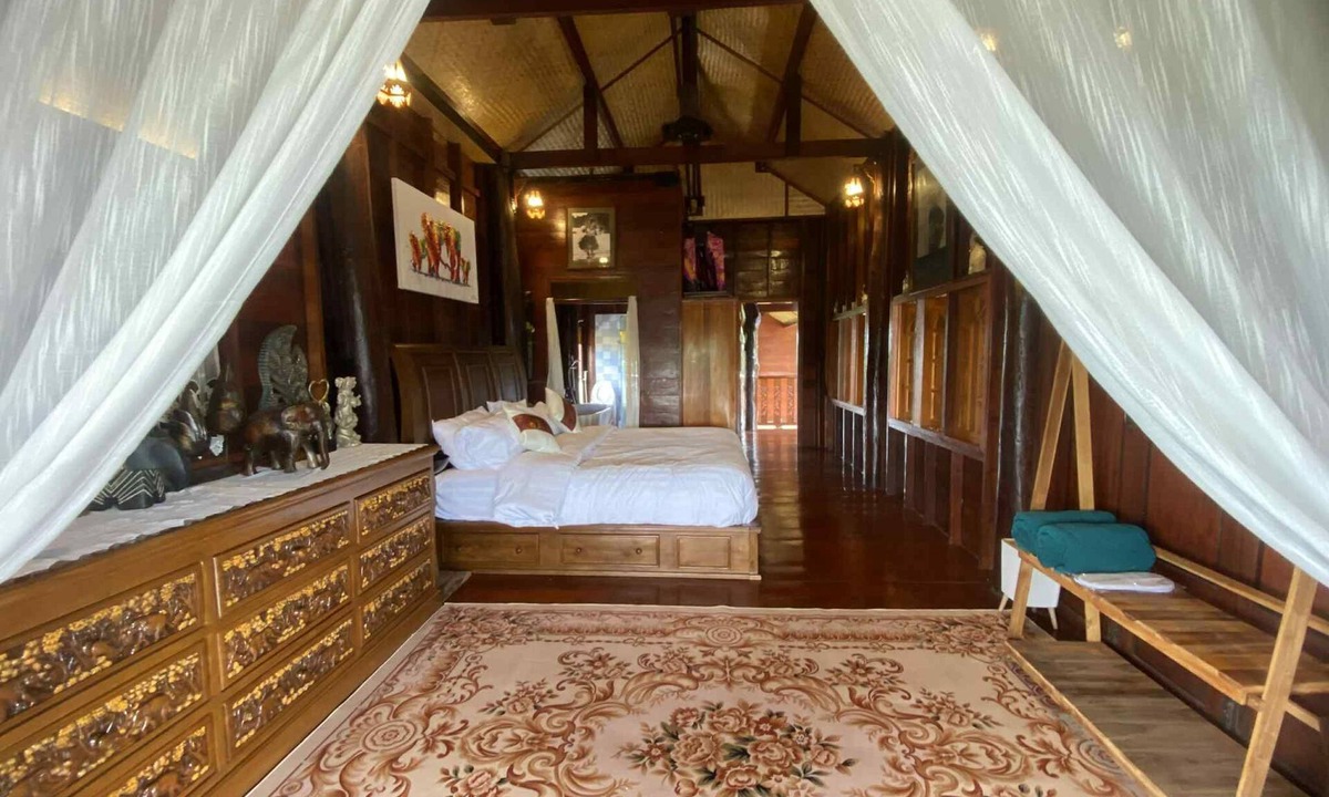 San Pa Thong Villa | Elephant House and Pool Villas 1 bedroom, the nicest 25 meter pool and spa ever!