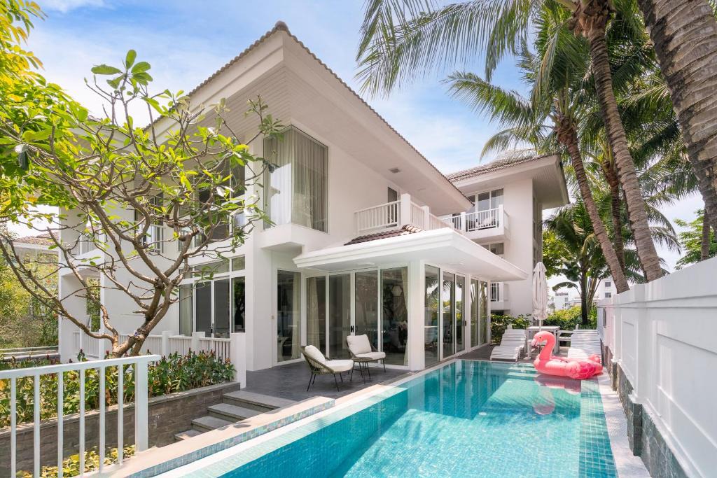 Ngu Hanh Son Villa | Exclusive 4-BDR Pool Villas on My Khe Beach - Premier Resort