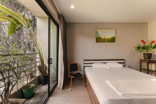 Hang Dao Apartment | Family room- Hoan Kiem Lake-Elevator- Old Quarter -Garden view