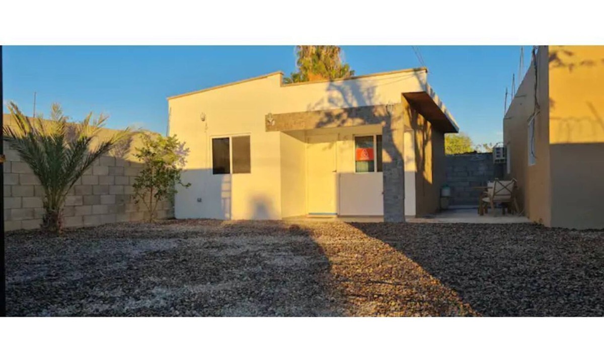 Oriente House | Gated and secured white house