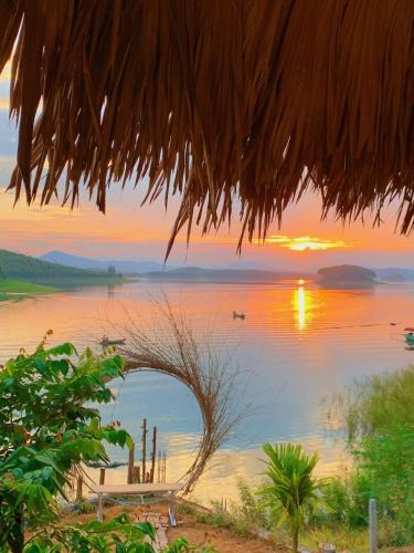 Ngoi Tu House | Hường Lake View Homestay