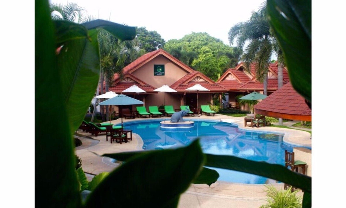 Karon Hotel | Happy Elephant Resort - Premium Deluxe rooms without kitchen