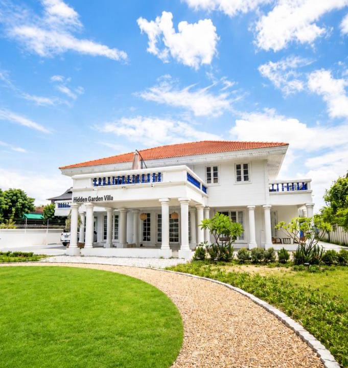 Chiang Mai Bed & Breakfast | Hidden Garden Villa and Cafe