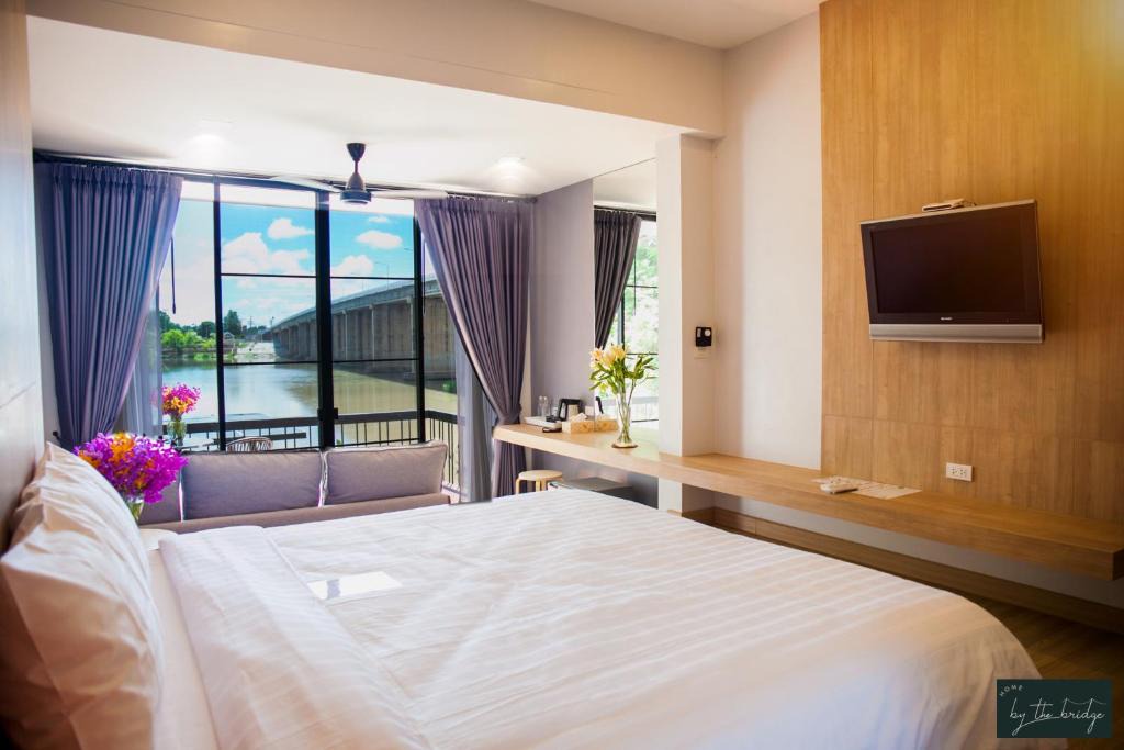 Kamphaeng Phet Bed & Breakfast | Home by the Bridge Hotel