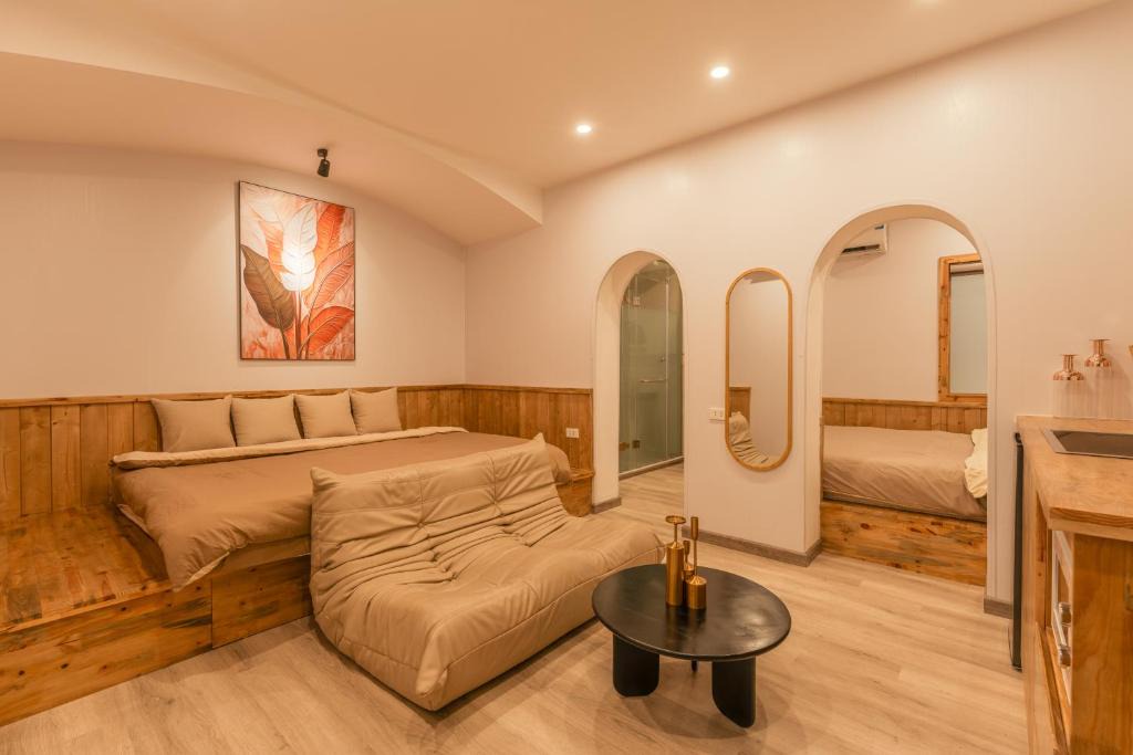 Hang Trong Apartment | Homestay CHẤT- Lake Side, Self Check Apt