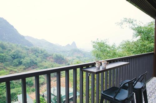Hoa Binh House | House on a hill with stunning views Hoa Binh Lake