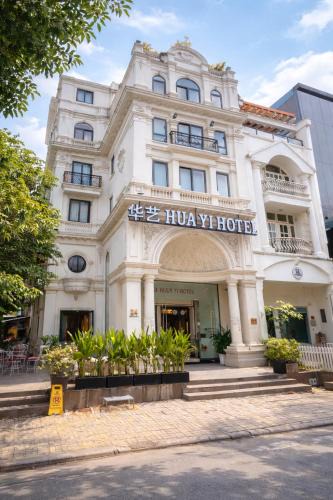 Phu My Hung Hotel | Hua Yi Hotel Phu My Hung - Korean Street
