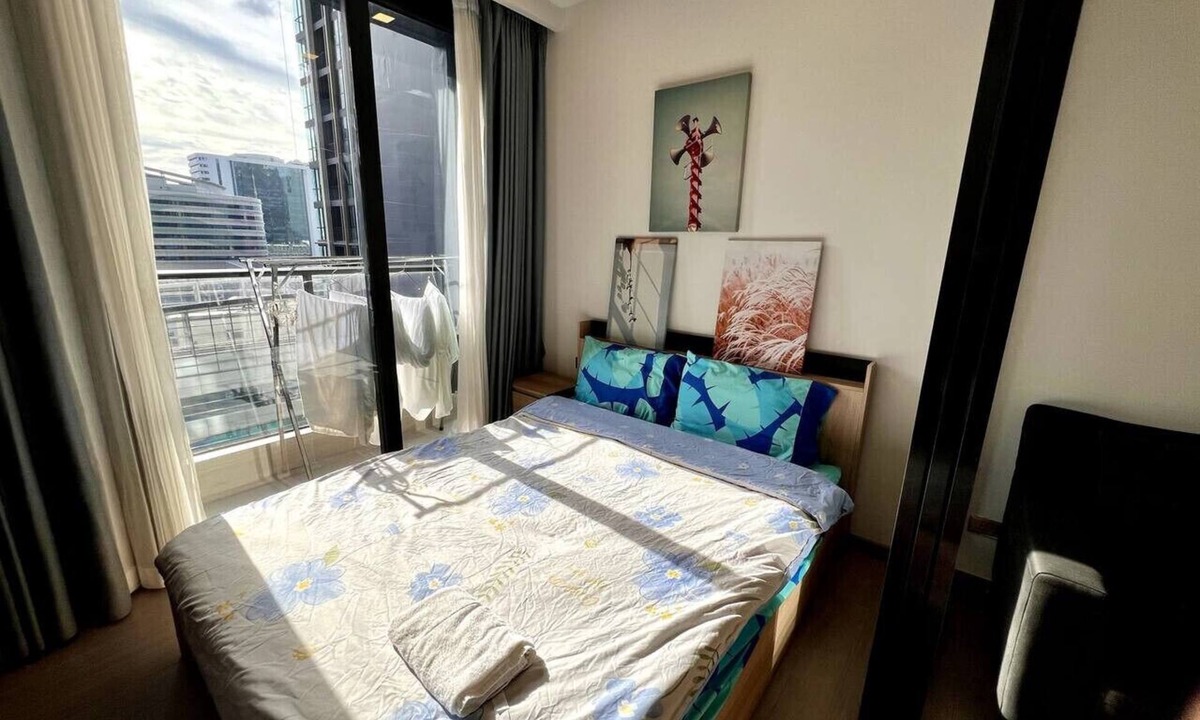 Rama 9 Apartment | Infinity Pool Condo w/Workspace, Gym & Walk to MRT