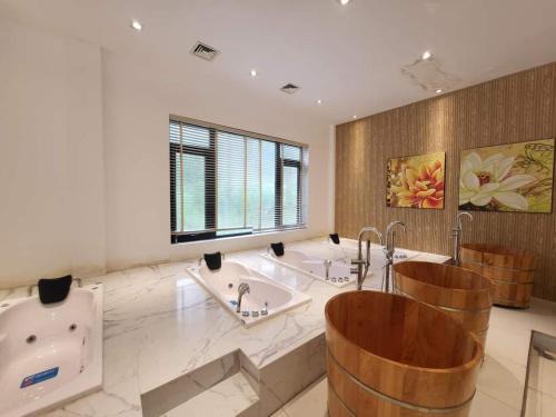 Luong Son Villa | Ivory Villa & Resort