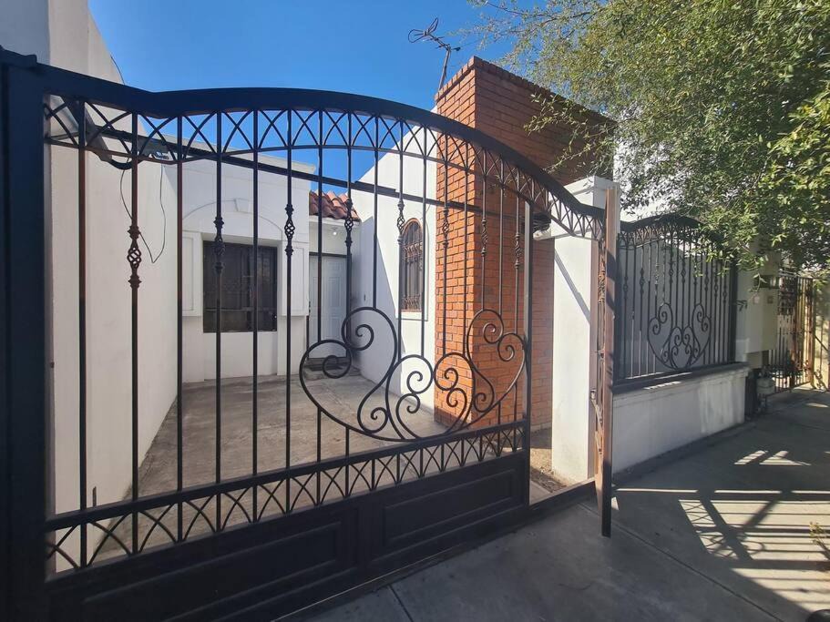 Monterrey Apartment | K FACTURA/4CAMAS/3CLIMAS/PORTON/WIFI/3TVS/lavadora mezq